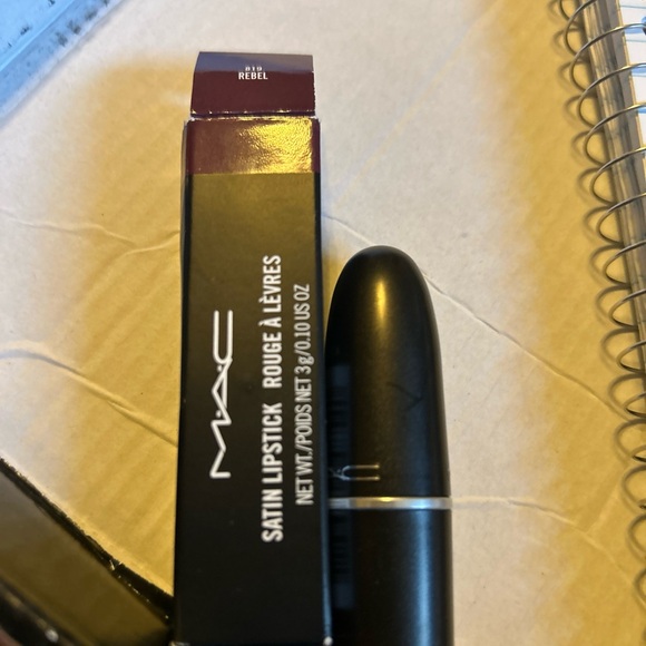 Mac Satin Lipstick #819 Rebel New - Picture 9 of 10